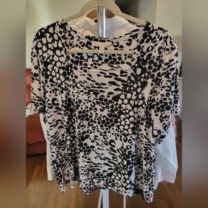 JM Collection Black and White Abstract Print Short Sleeve Top